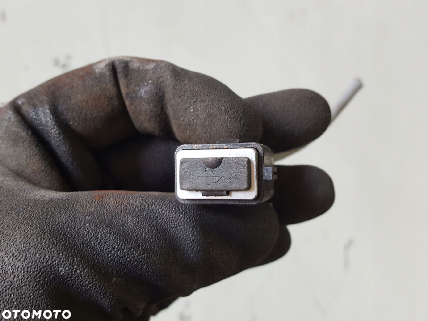 VOLVO XC60 I 08-13r GNIAZDO ŁĄCZE USB - 1