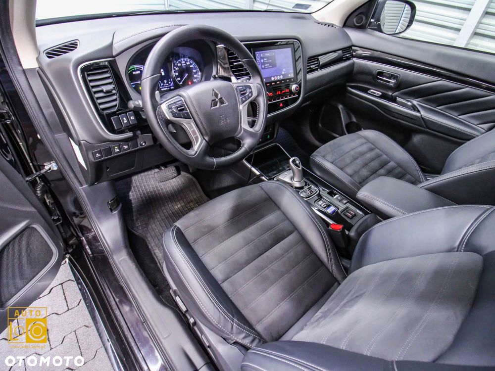 Mitsubishi Outlander PHEV Intense + - 17