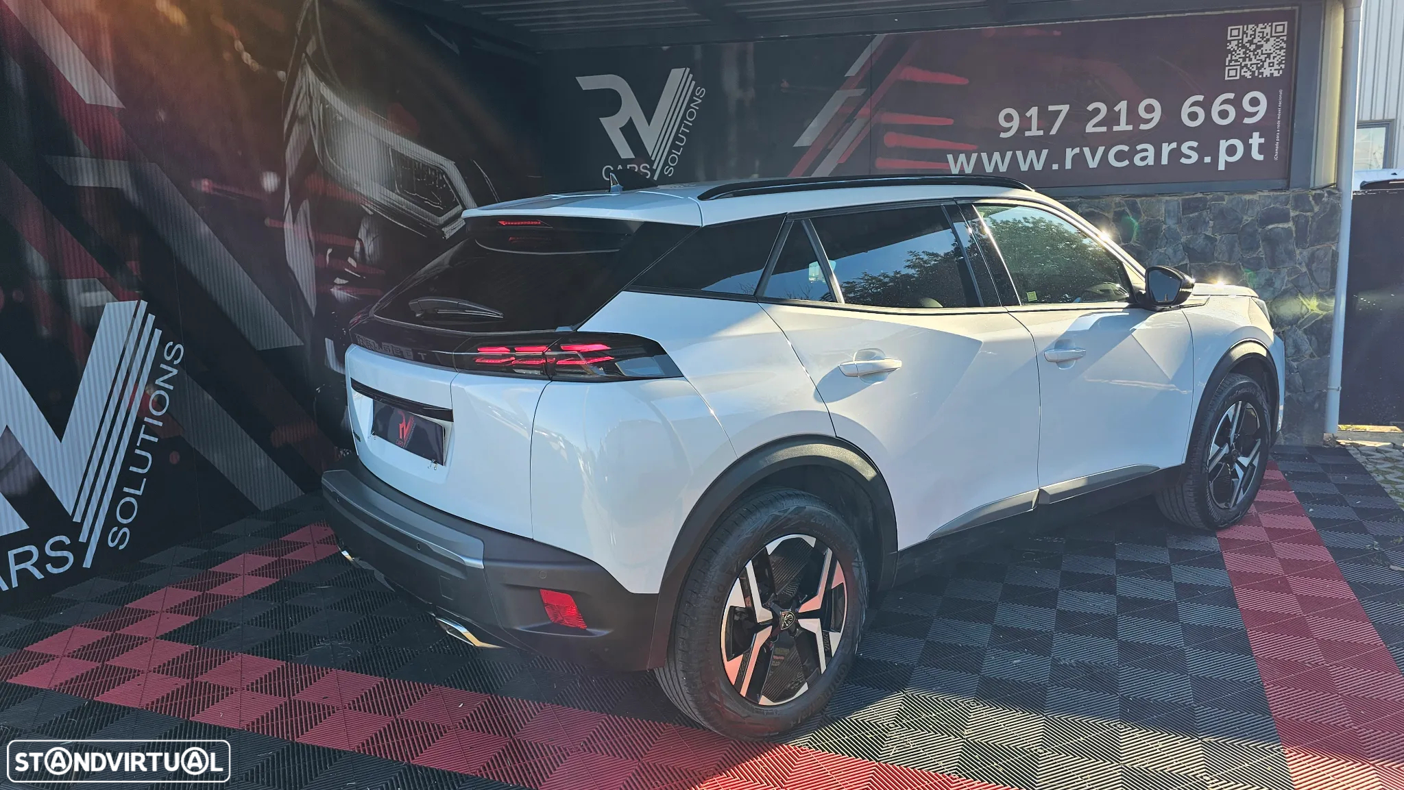 Peugeot 2008 1.2 PureTech Allure EAT8 - 11