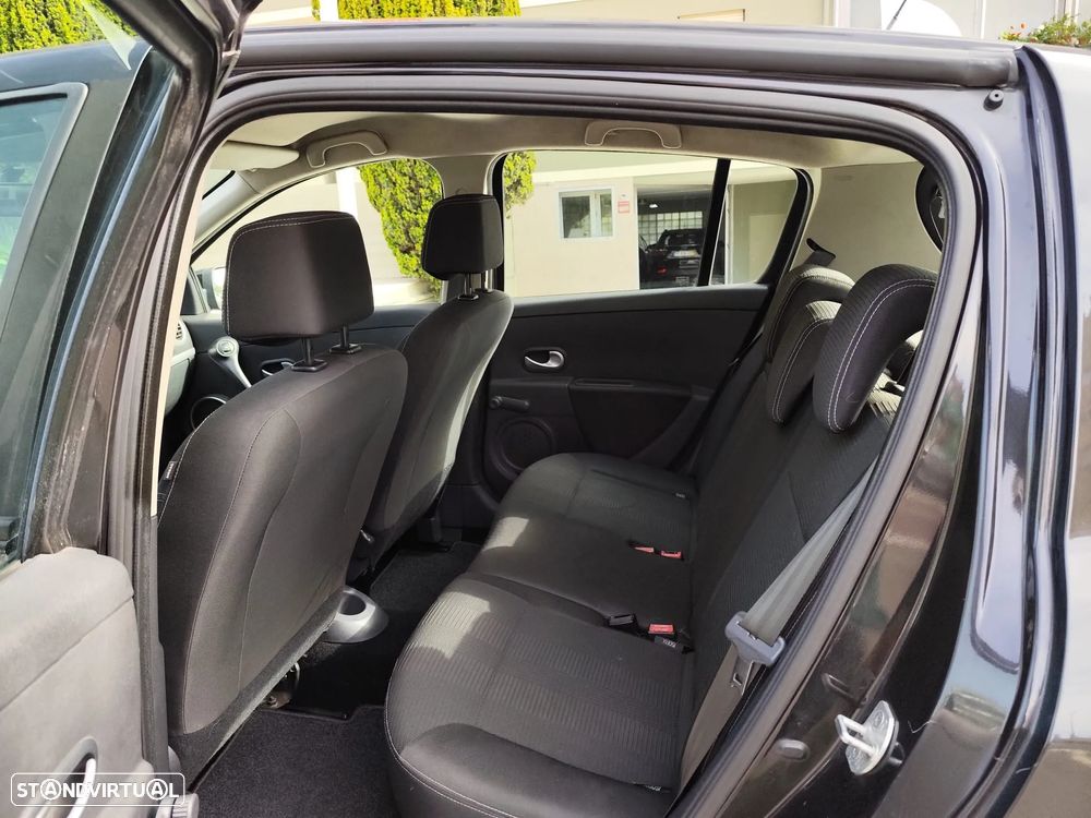 Renault Clio 1.2 16V Privilège - 10