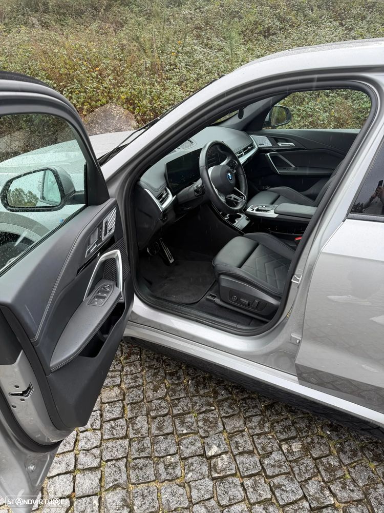 BMW iX1 eDrive20 Pack Desportivo M - 9