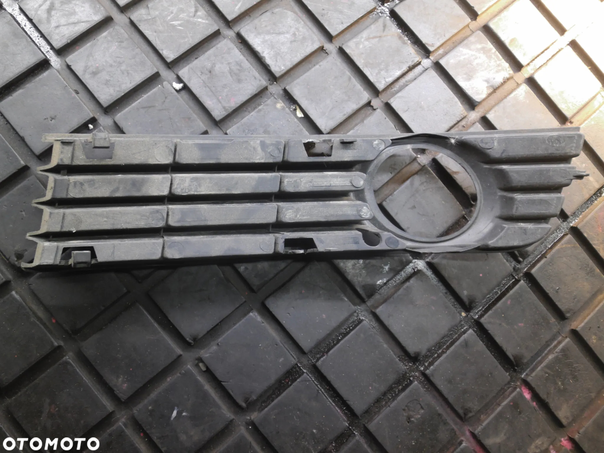 KRATKA ZDERZAKA PRAWA PRAWY PRZÓD AUDI A4 B6 8E0807682A - 2