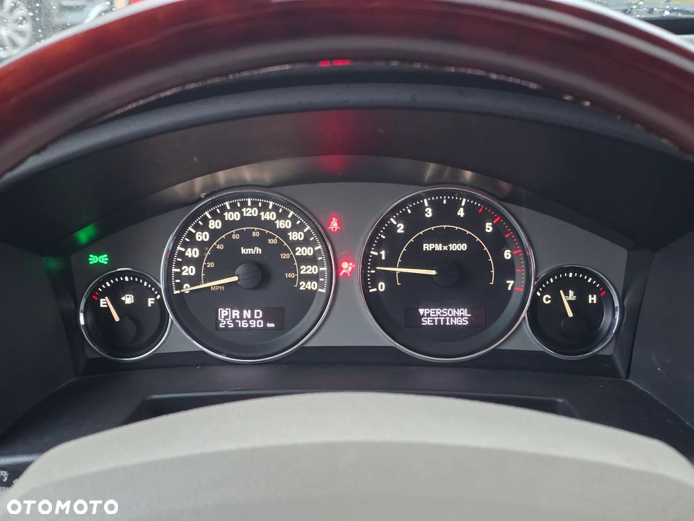 Jeep Commander 3.0 CRD Overland - 14