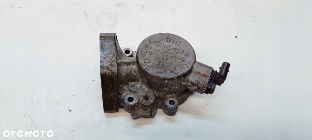 OBUDOWA POMPY PALIWA AUDI A4 A5 A6 3.0T 06E103535A - 2