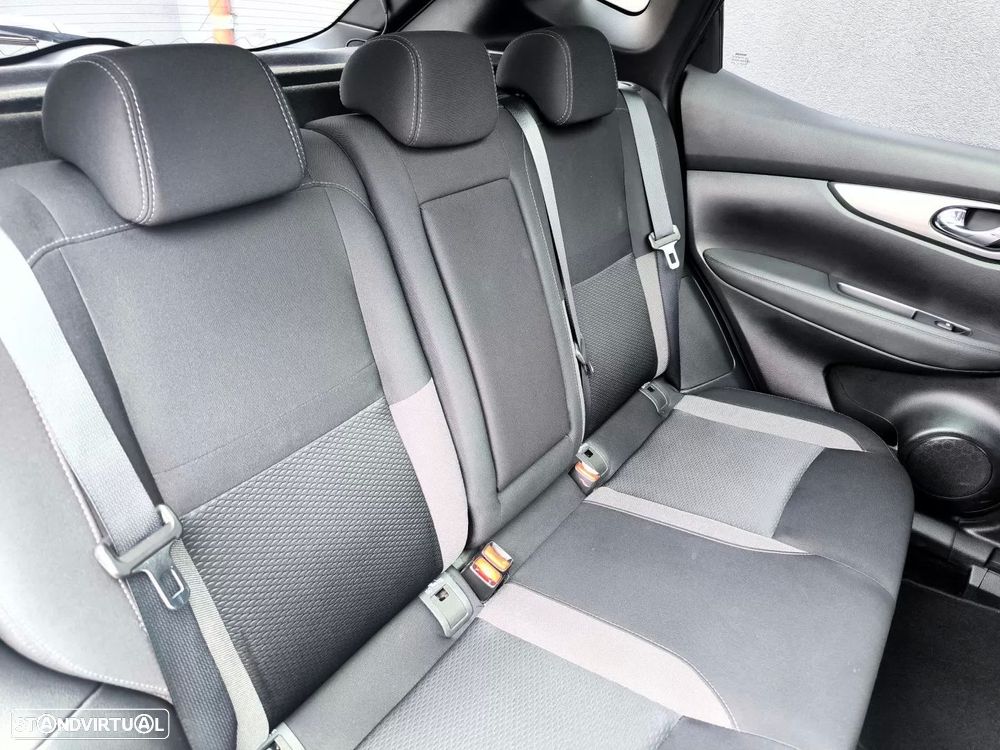 Nissan Qashqai 1.5 dCi N-Connecta J18 - 25