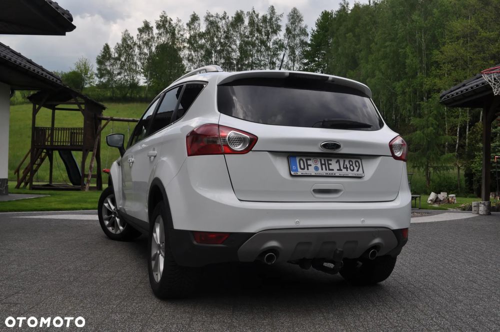 Ford Kuga 2.0 TDCi 2x4 Titanium - 4