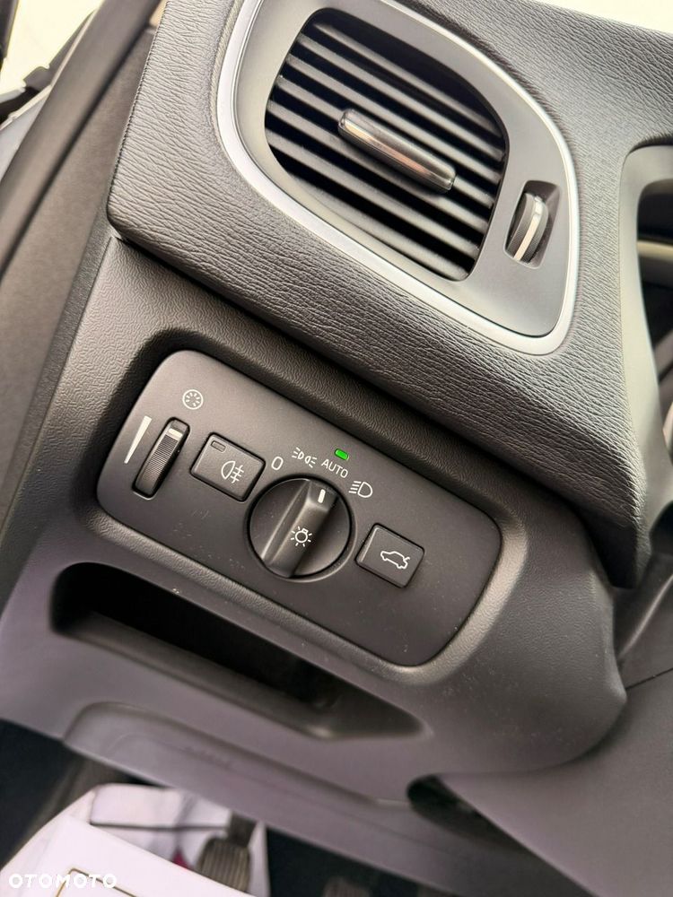 Volvo V40 - 18