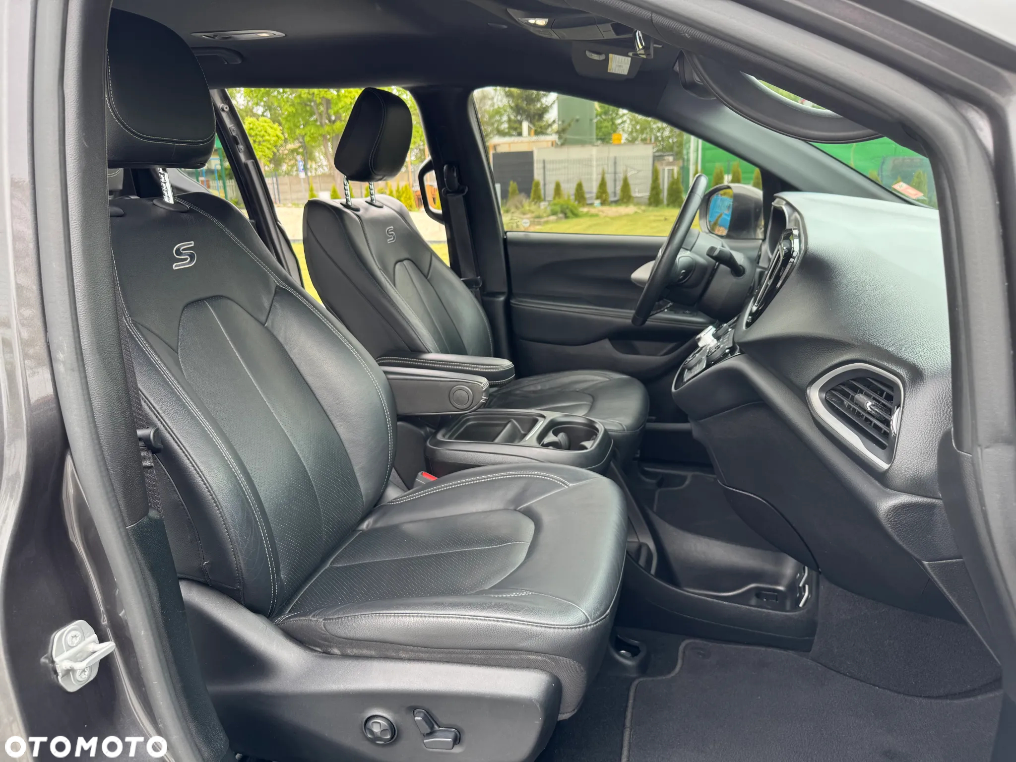 Chrysler Pacifica - 20