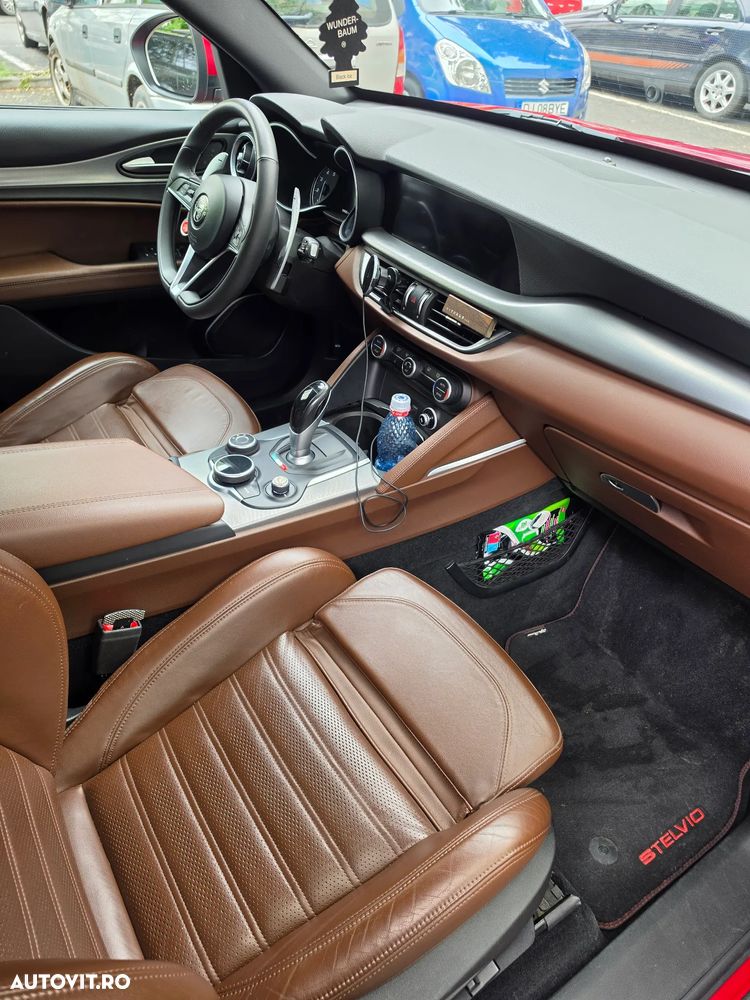 Alfa Romeo Stelvio 2.0 Turbo 16V AT8-Q4 Veloce Ti - 10