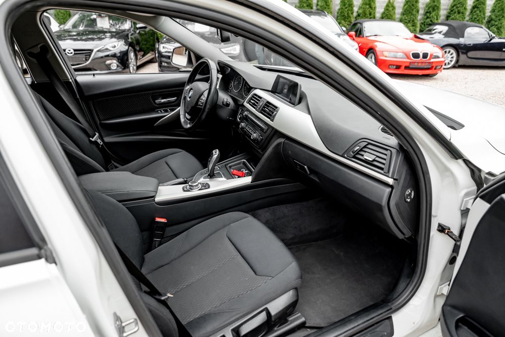 BMW Seria 3 316d - 23