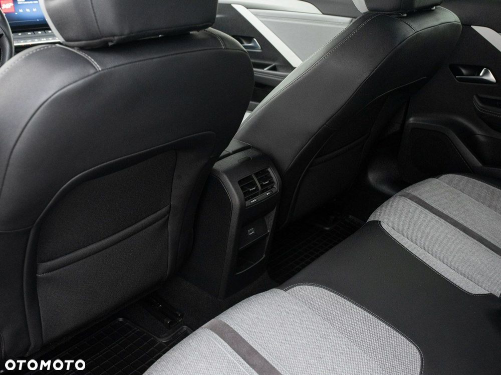 Opel Astra 1.2 T Elegance S&S - 23