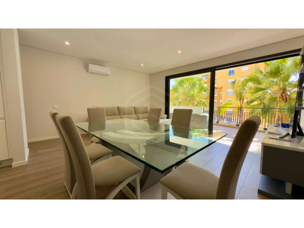 Apartamento T3 na Praia da Rocha, Portimão, com varanda e garagem - Grande imagem: 3/46