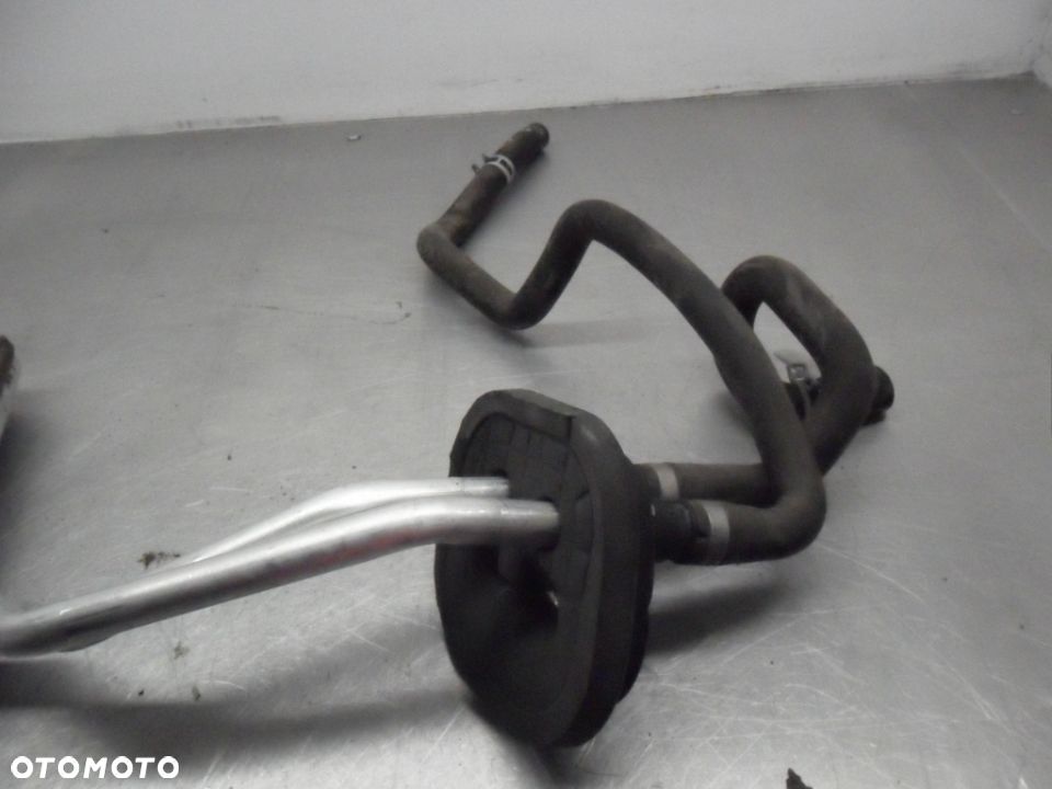 VOLVO C30 HB 3D 06-09 NAGRZEWNICA PRZEWODY WODY - 2