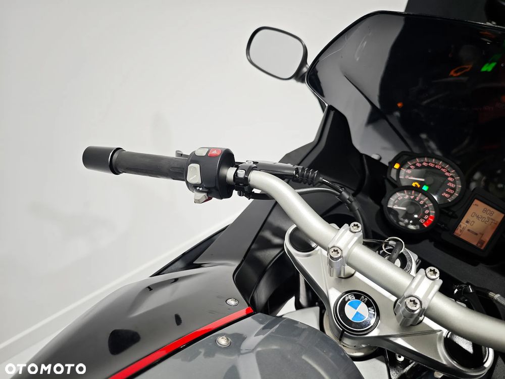 BMW F - 12