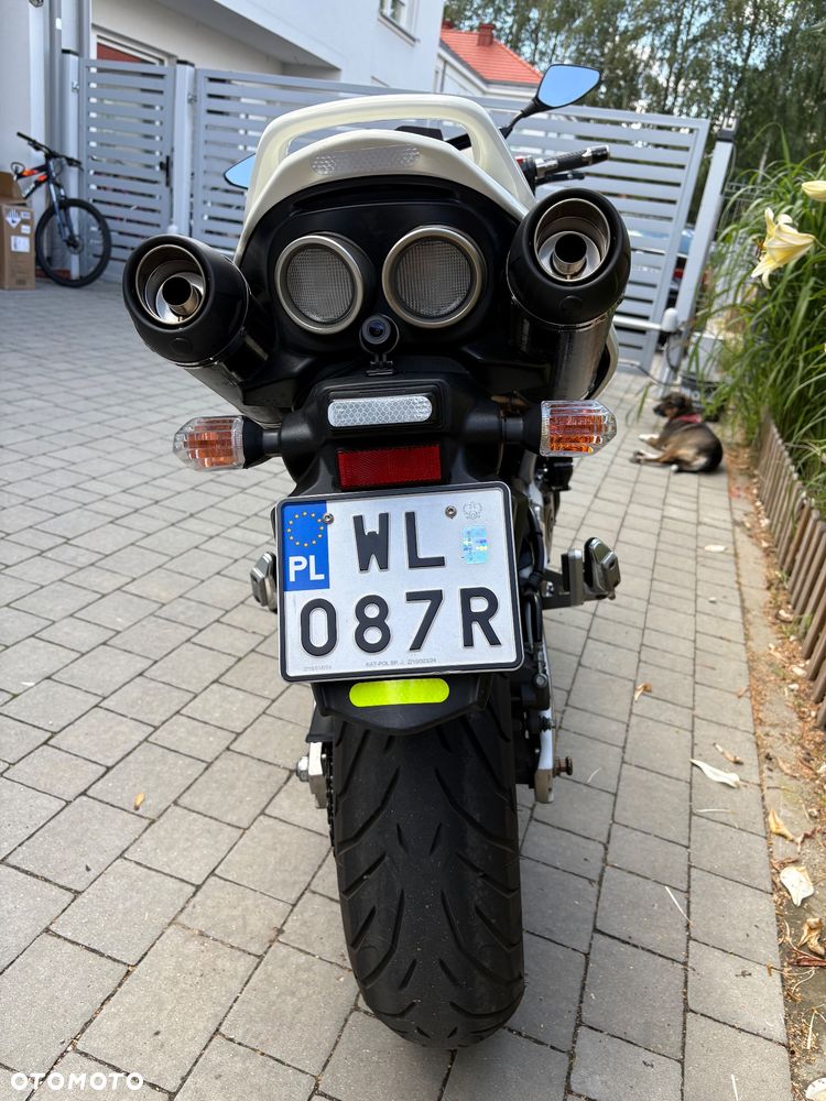 Suzuki GSR - 9