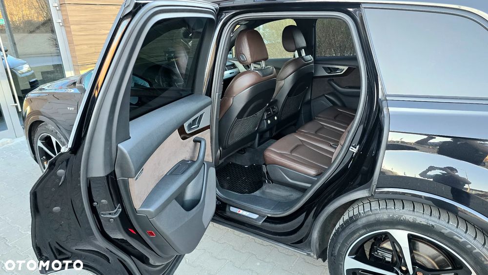 Audi SQ7 - 7
