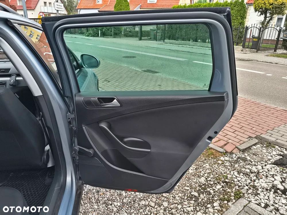 Volkswagen Passat 2.0 TDI DPF Comfortline - 22