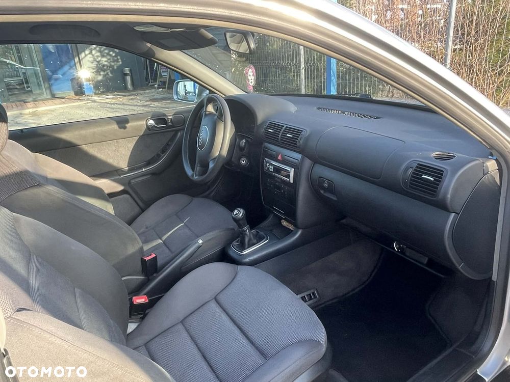 Audi A3 3-drzwiowe 1.6 Attraction - 10