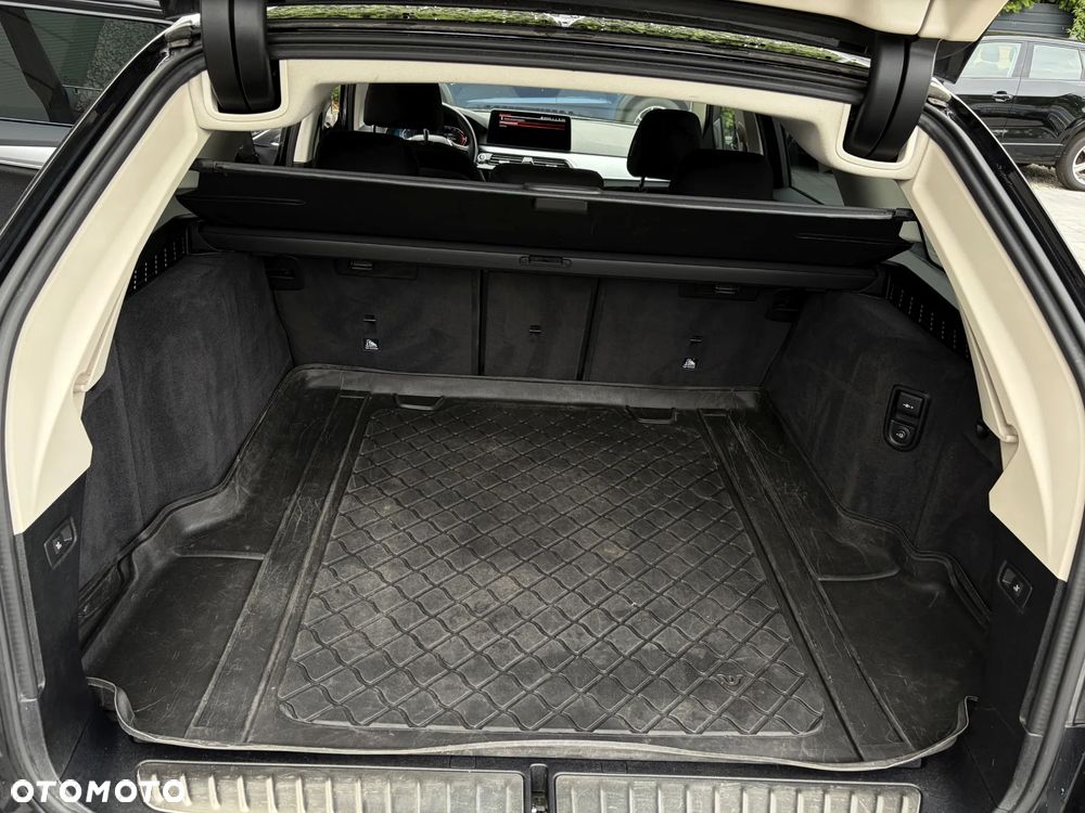 BMW Seria 5 520d - 37