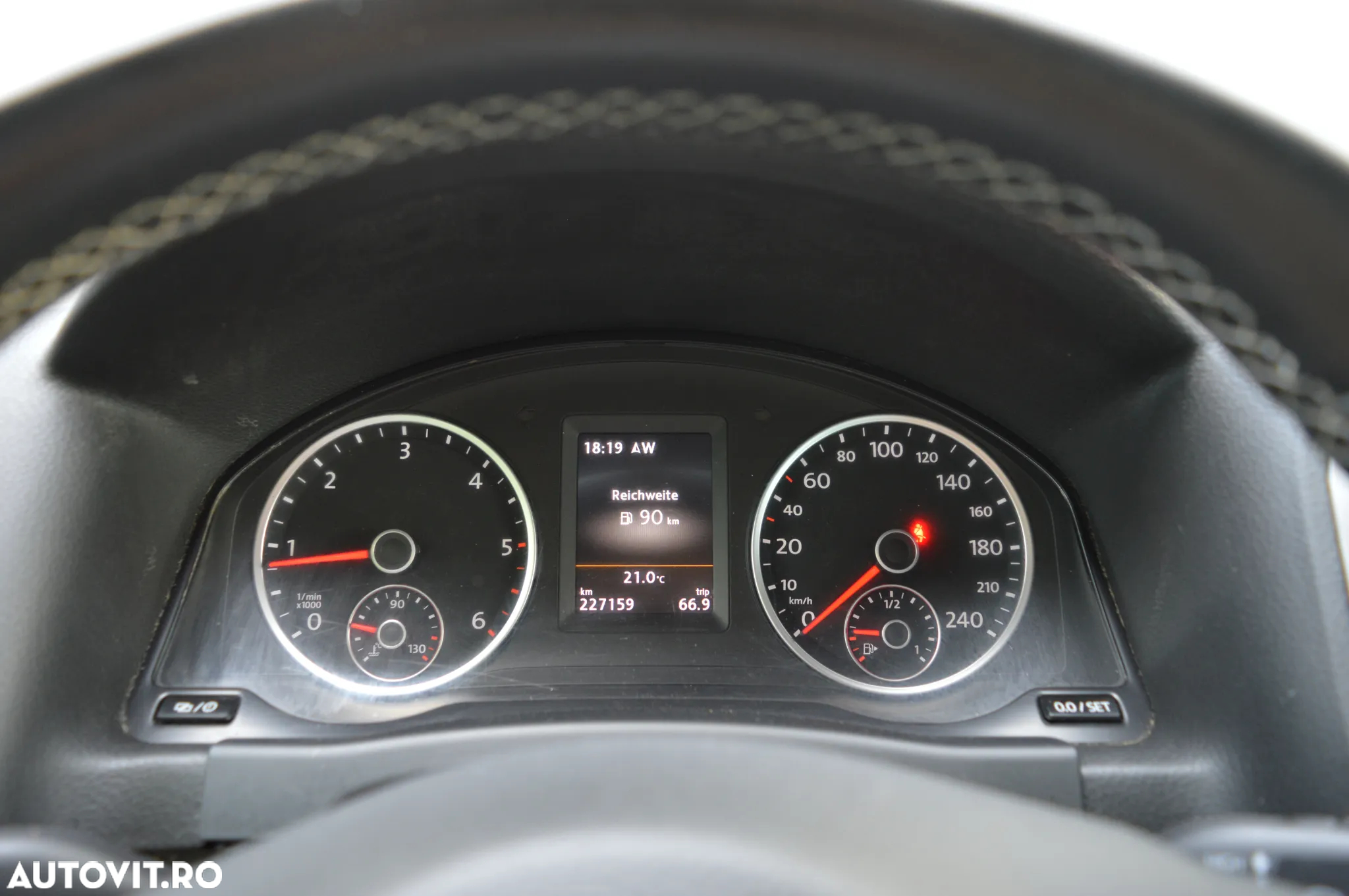 Volkswagen Tiguan - 30