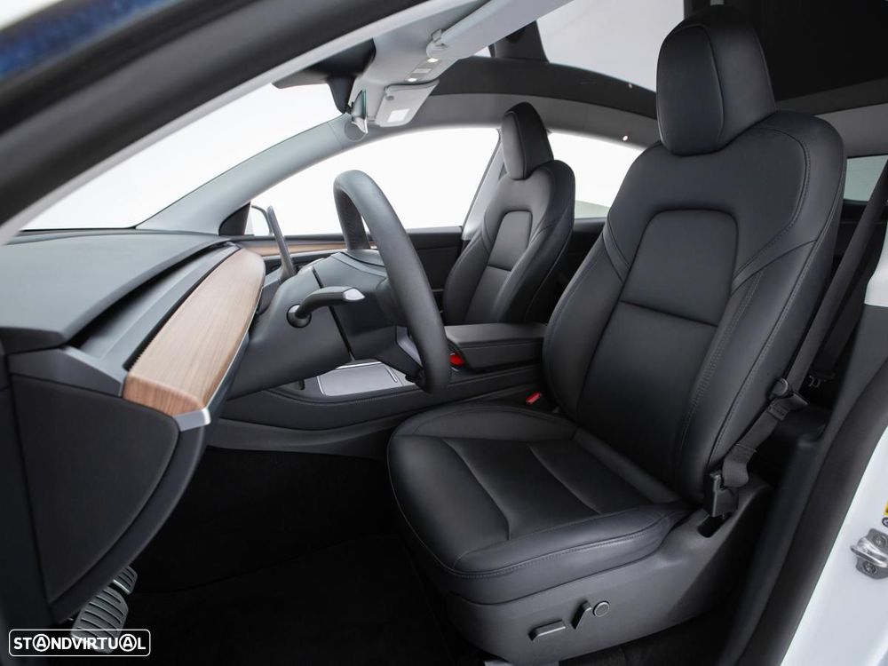 Tesla Model Y Performance Dual Motor AWD — fotografia 9