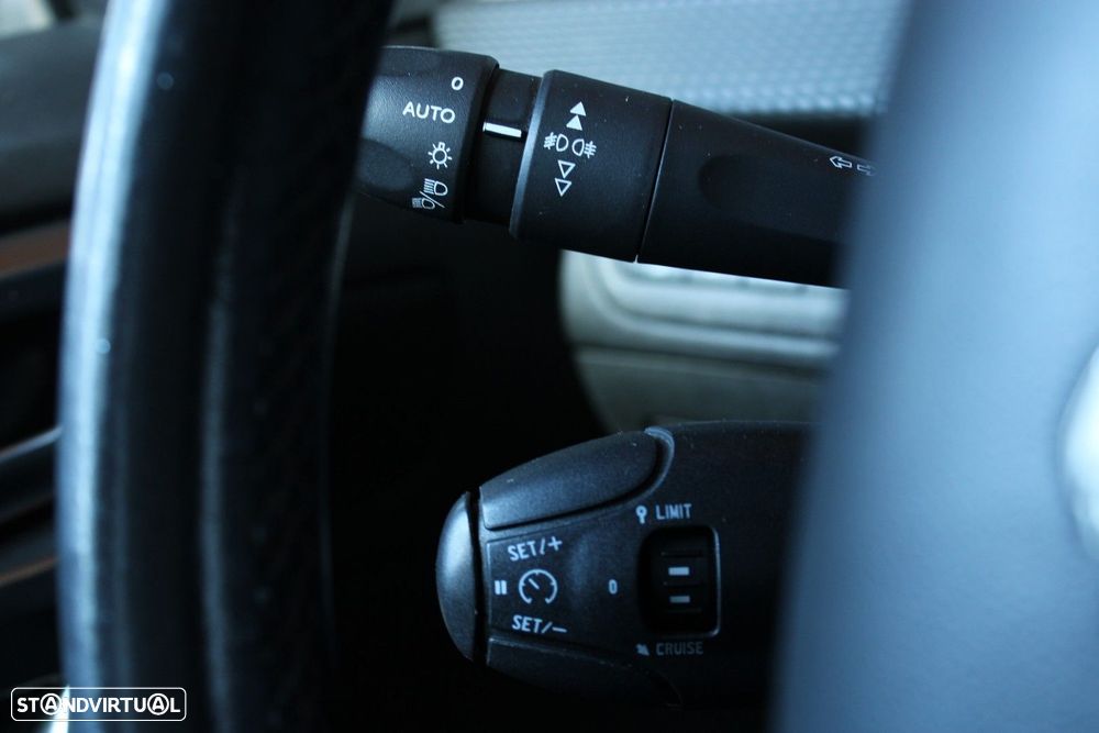 Peugeot 2008 1.2 PureTech Allure - 17