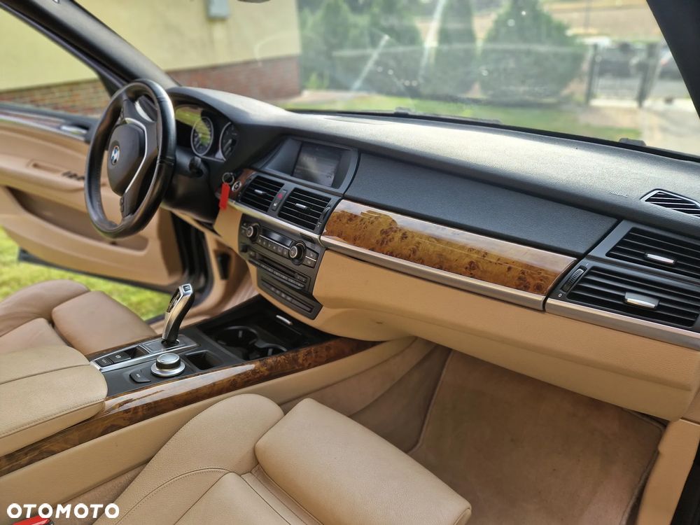 BMW X5 4.8i xDrive - 23