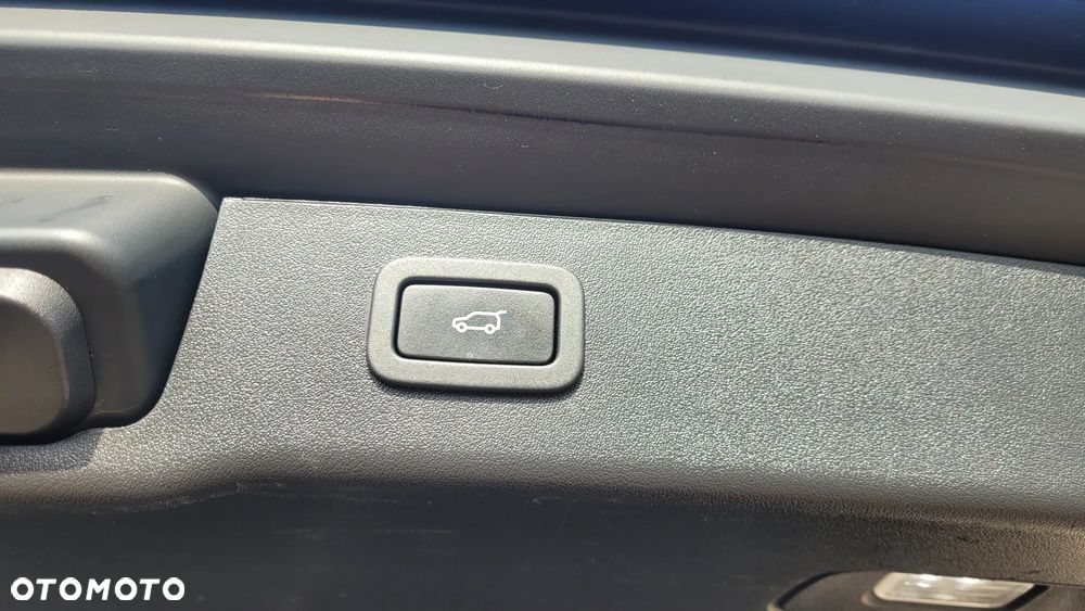 Jaguar XF 20d Portfolio - 9