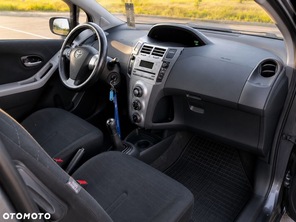 Toyota Yaris 1.3 Luna Premium - 16