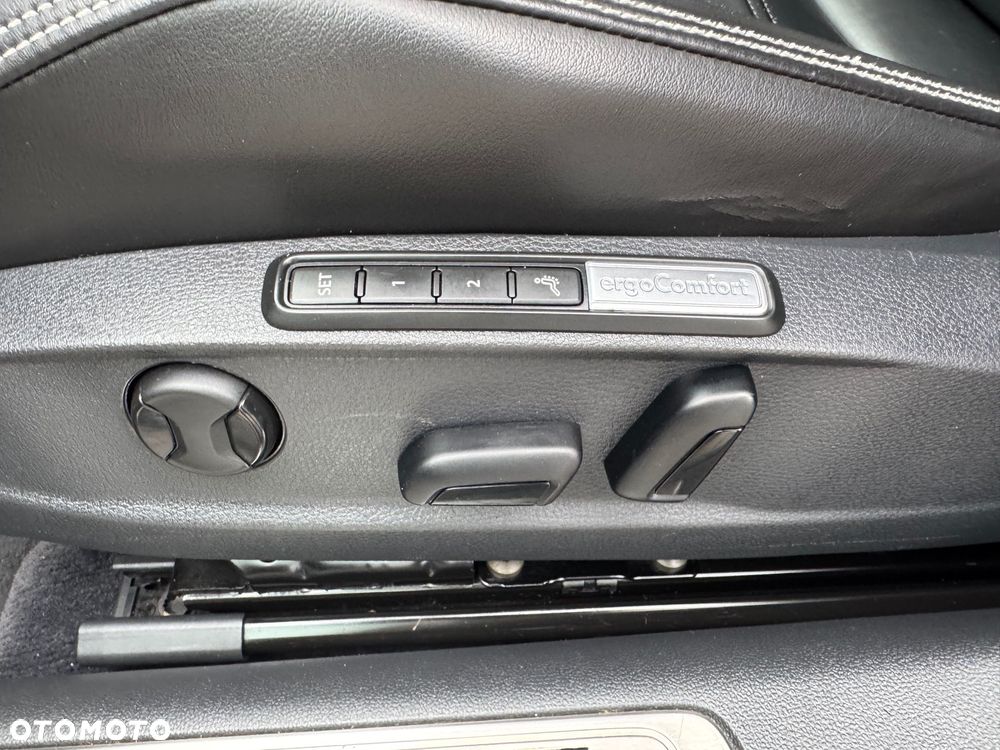 Volkswagen Passat 2.0 TDI BMT Highline DSG - 28