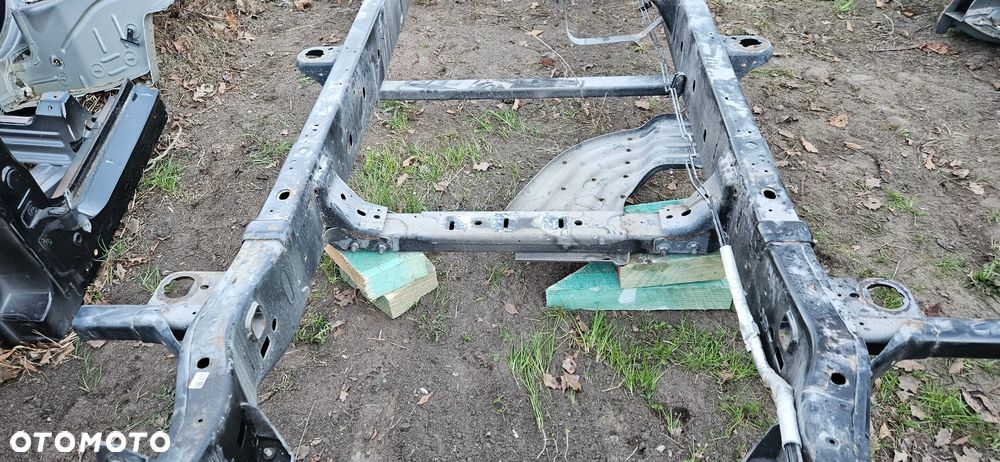 RAM 1500 V 5 2019- 4X4 5.7 HEMI QUAD CAB 1,5 Big Horn Rama samonośna Podwozie Poduszka ramy Osłona zbiornika Obudowa 52029964ac Przewód hamulcowy pompy ABS Instalacja ramy Wiązka kable Ucho Hak przedni Mocowanie 68323651AA 68323650AA - 6