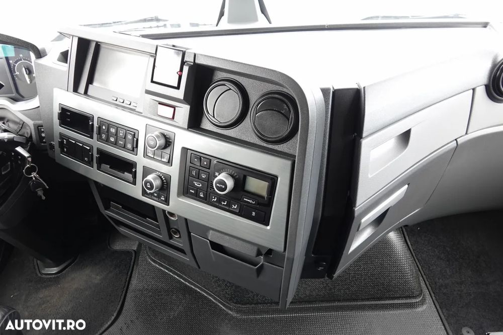 Renault T 520 / RETARDER / PIELE / LIMITED / TEAM ALPINE 55/99 - 28