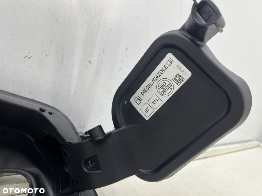 Klapka wlewu paliwa VW Touran II 5T 2015r.- 5ta809857e 5ta809799 - 4