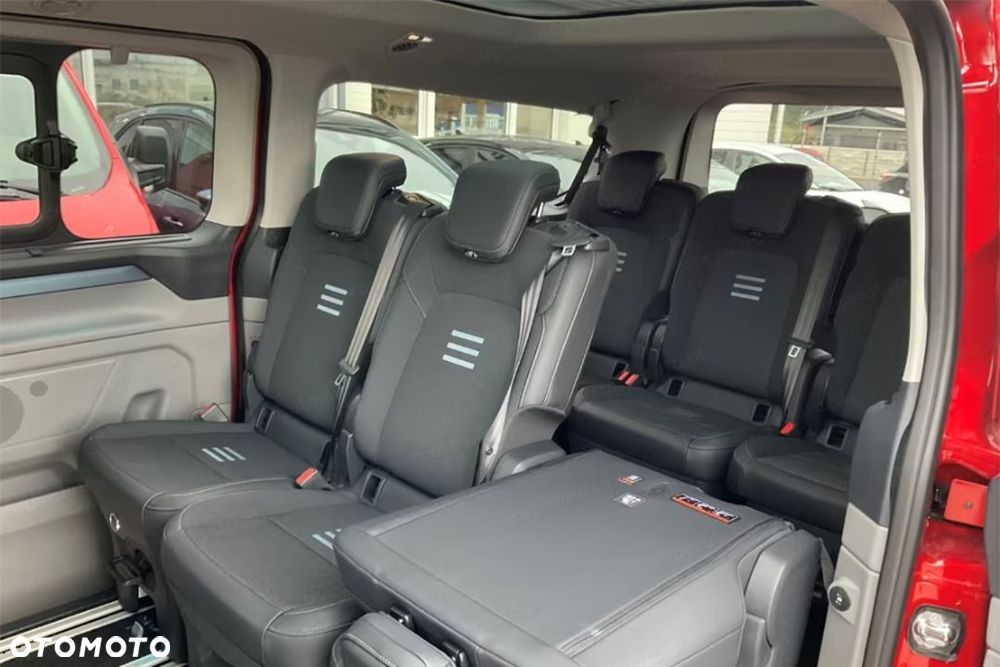 Ford Tourneo Custom - 13