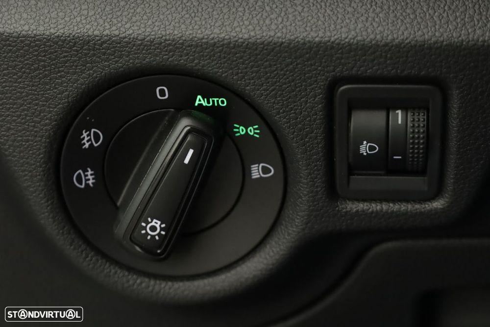 Skoda Kamiq 1.0 TSI DSG — fotografia 18