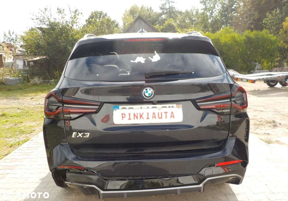 BMW iX3 - 11