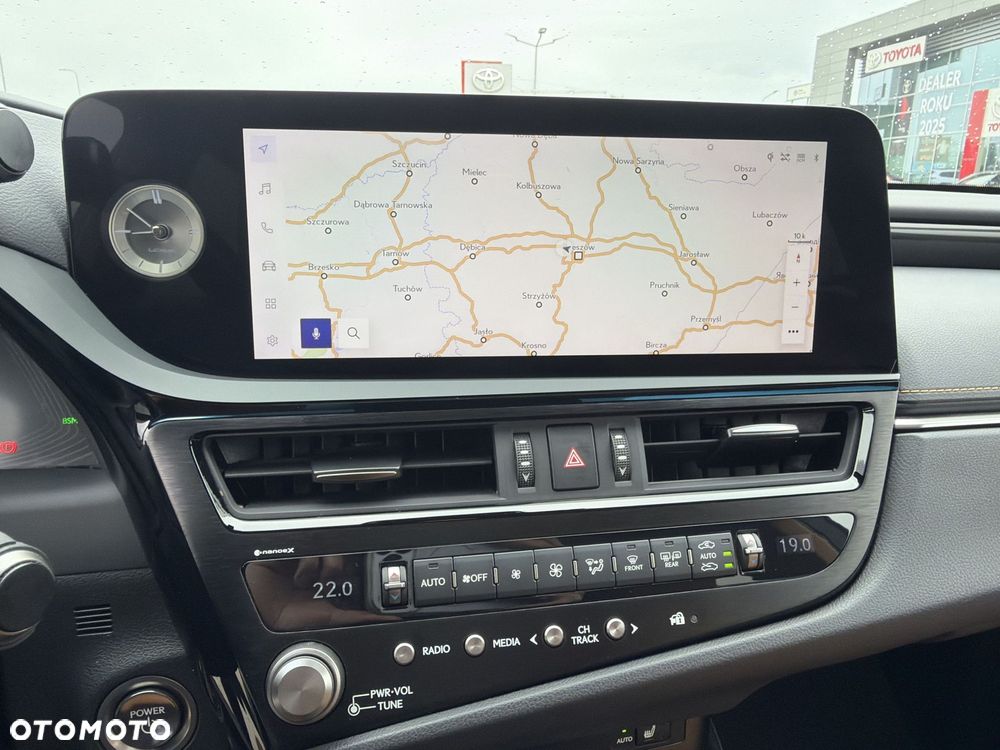 Lexus ES 300h Business Edition - 18