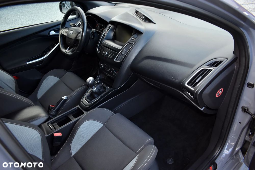 Ford Focus 2.0 TDCi ST - 35