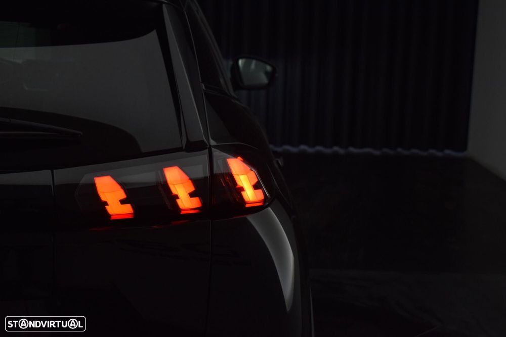 Peugeot e-2008 50 kWh GT - 6