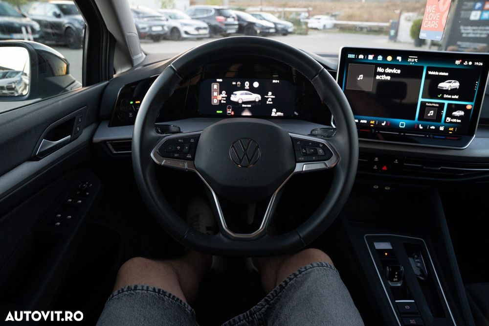Volkswagen Golf - 8
