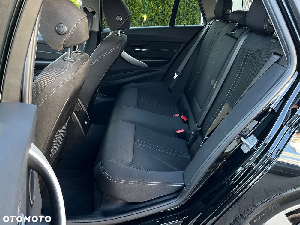 BMW Seria 3 320d Sport Line Shadow - 25