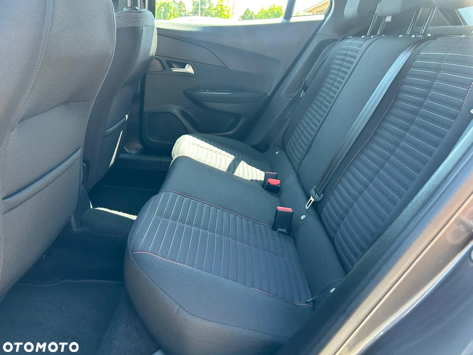 Peugeot 2008 PureTech 130 Stop&Start EAT6 Signature - 19
