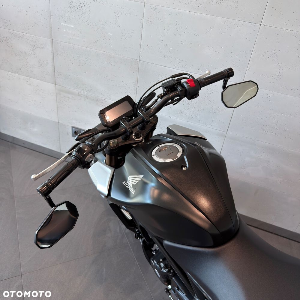 Honda CB - 12