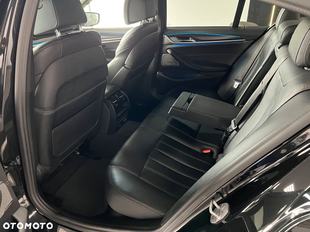 BMW Seria 5 520e M Sport sport - 30