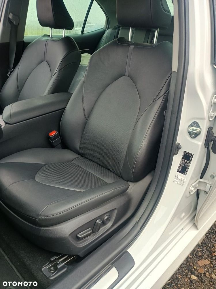 Toyota Camry 2.5 Hybrid Executive CVT - 9