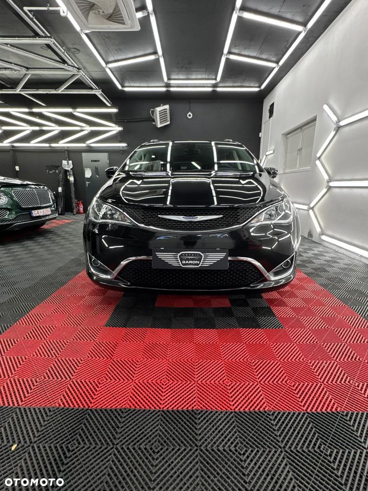 Chrysler Pacifica - 12