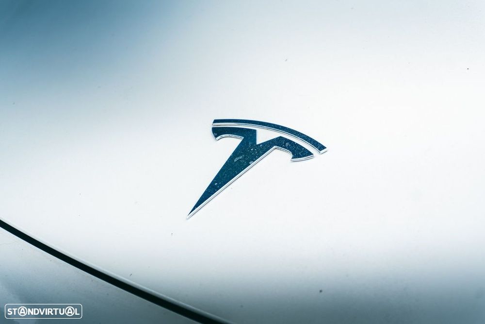 Tesla Model Y - 4