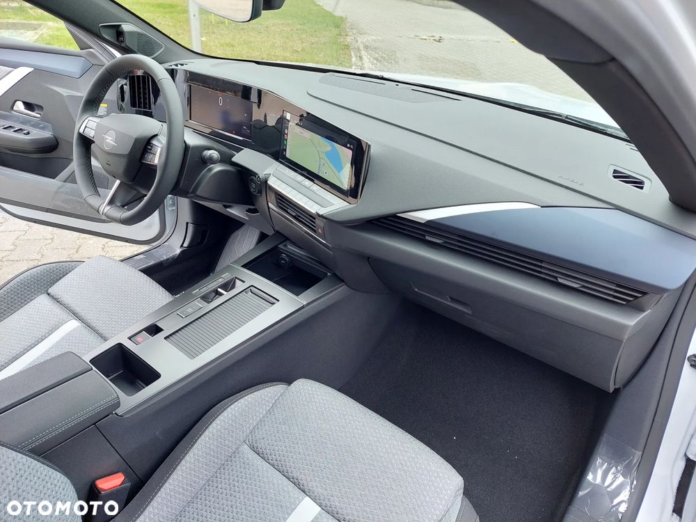 Opel Astra 1.2 T mHEV Business Edition S&S eDTC - 32