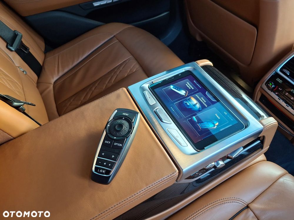 BMW Seria 7 750i xDrive - 15