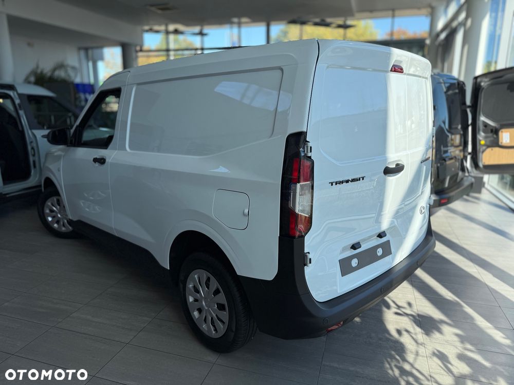 Ford Transit Courier - 4